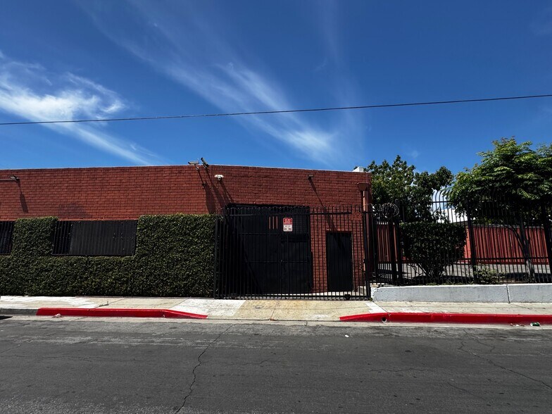 More Photos Of 1321 W 12th St, Los Angeles Light Manufacturing For Lease