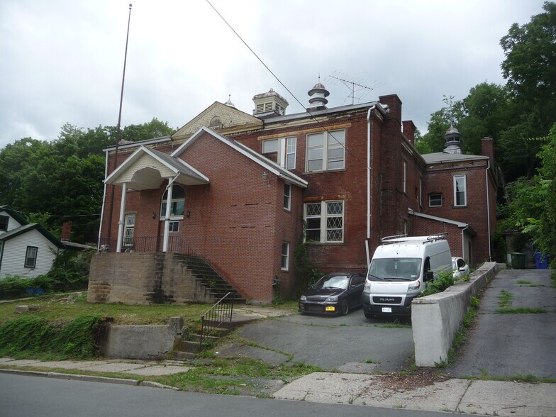 More Photos Of 137-139 Linden Ave, Middletown Religious Facility For Lease
