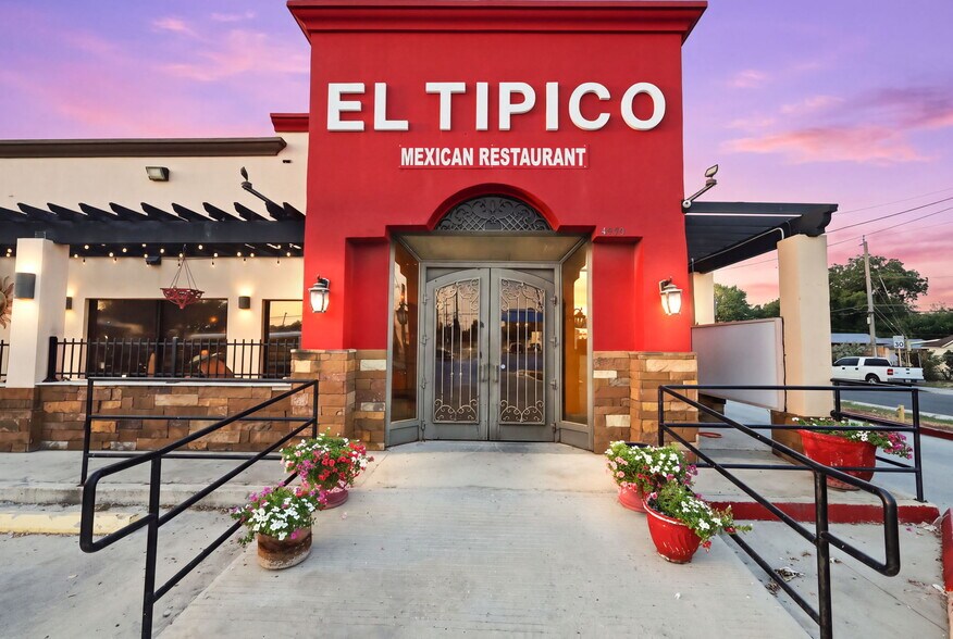 More Photos Of 4946 Rigsby Ave, San Antonio Restaurant For Sale