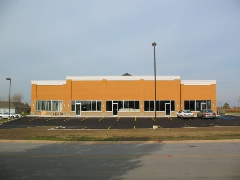 Primary Photo Of 1452-1458 E 85th Ave, Merrillville General Retail For Lease