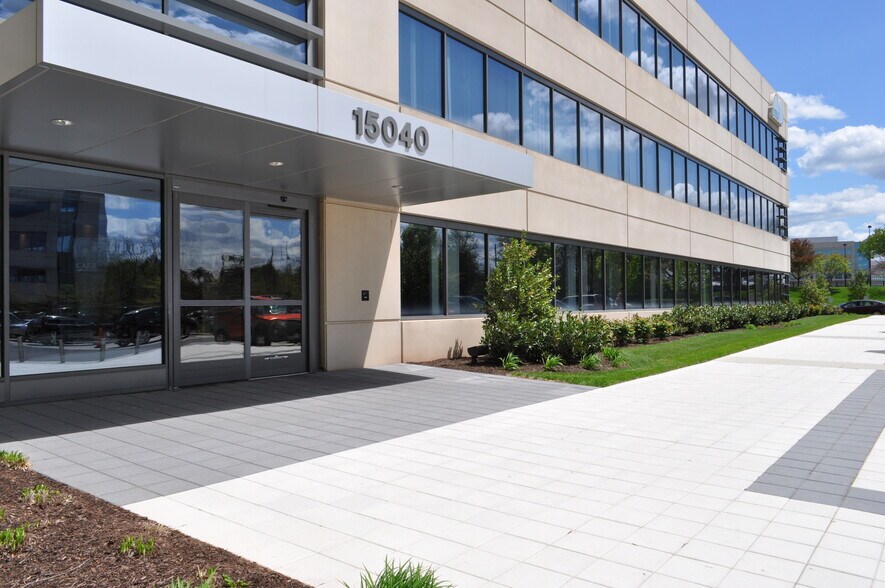 More Photos Of 15040 Conference Center Dr, Chantilly Office For Lease