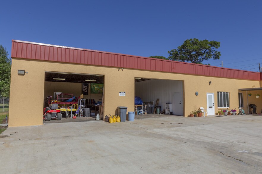 More Photos Of 2211 E Norvell Bryant Hwy, Hernando Freestanding For Sale