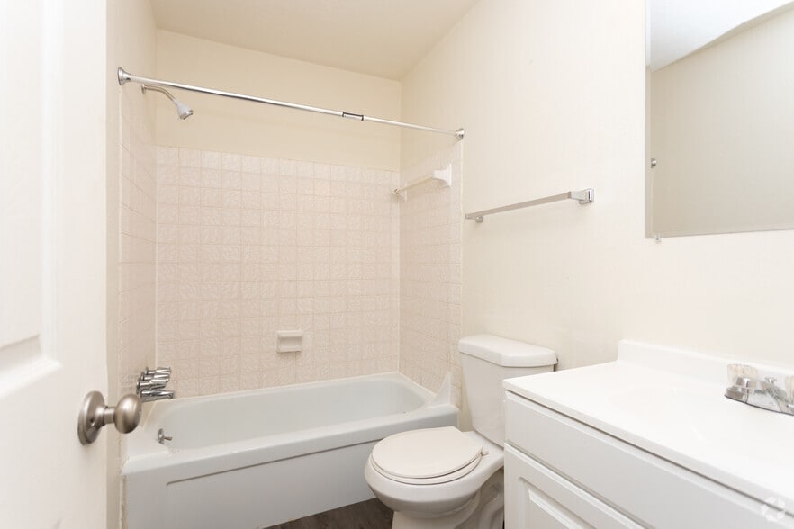 More Photos Of 5311 N Detroit Ave, Toledo Apartments For Sale