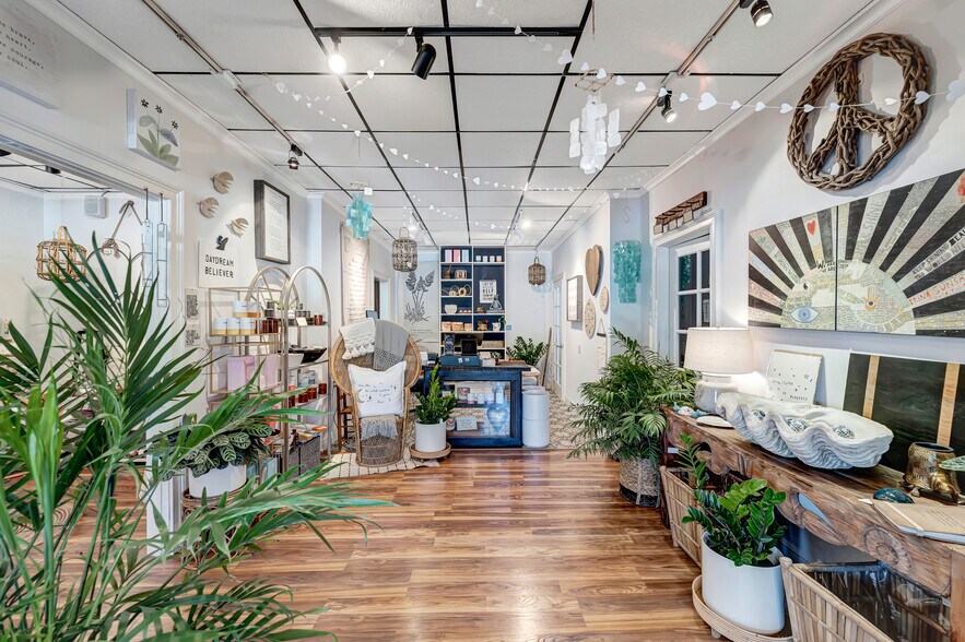 More Photos Of 23 Royal Palm Pointe, Vero Beach Restaurant For Sale