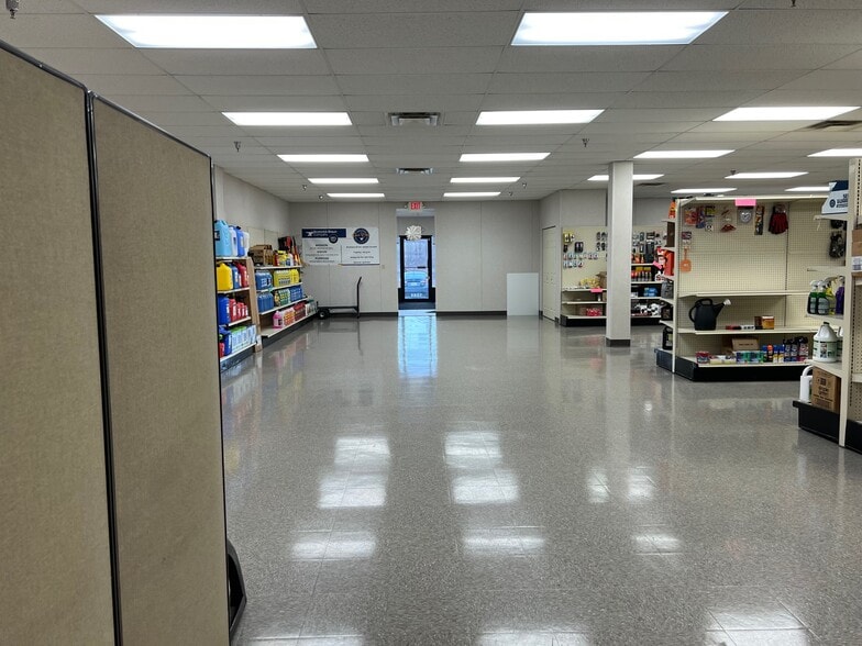 More Photos Of 1036-1062 Corporate Ln, Export Storefront Retail Office For Lease