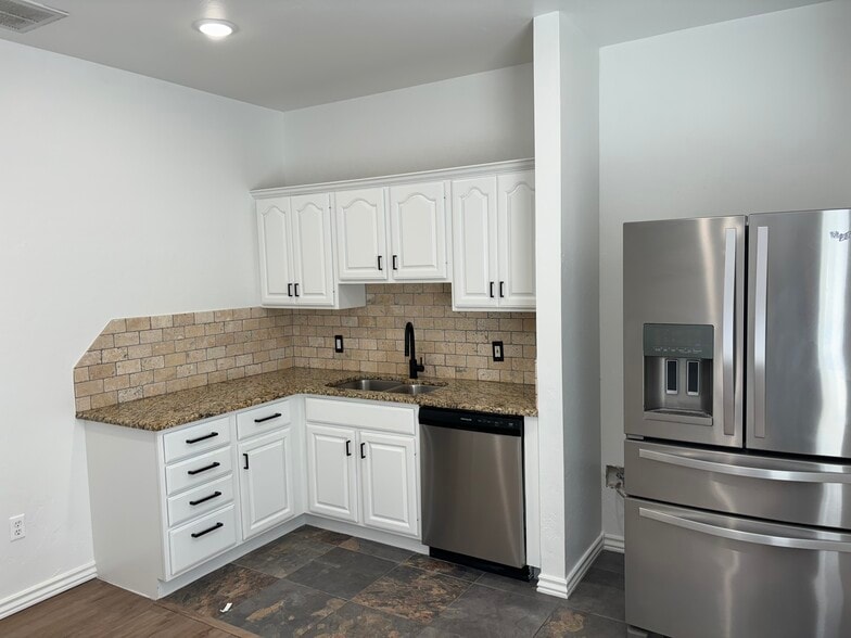 More Photos Of 817 Irish Ln, Edmond Office For Lease