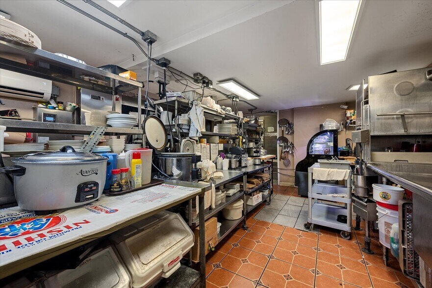 More Photos Of 207 N Kent St, Winchester General Retail For Sale