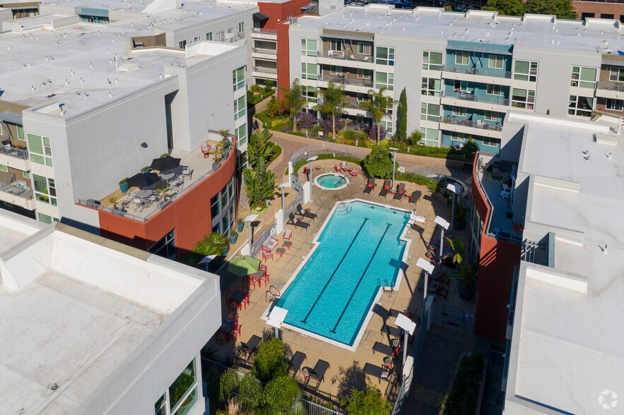 More Photos Of 6399 Christie Ave, Emeryville Apartments For Lease