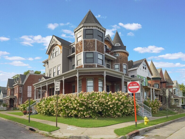 More Photos Of 2 Courtney Ave, Newburgh Apartments For Sale