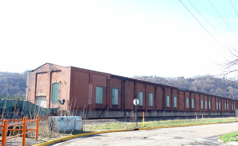 More Photos Of 999 Sherosky Way, Springdale Warehouse For Lease