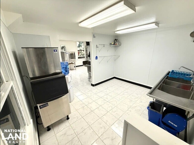 More Photos Of 4 S 1st St, Denton Specialty For Sale