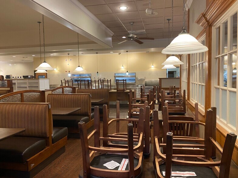 More Photos Of 2199 Riverside Dr, Columbus Restaurant For Lease