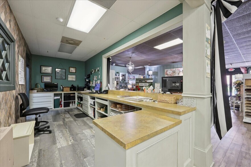More Photos Of 911 Green Ave, Orange Storefront Retail Office For Sale