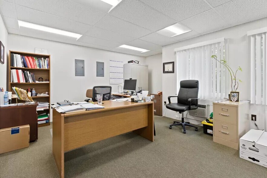 More Photos Of 587 Spring St, Westbrook Office For Sale
