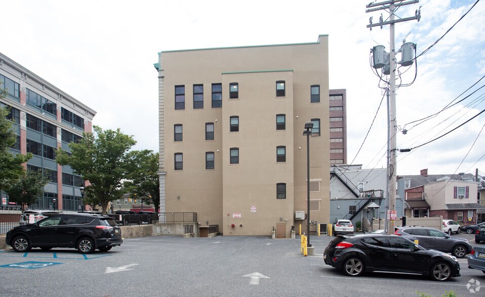 More Photos Of 2 W Broad St, Bethlehem Apartments For Lease