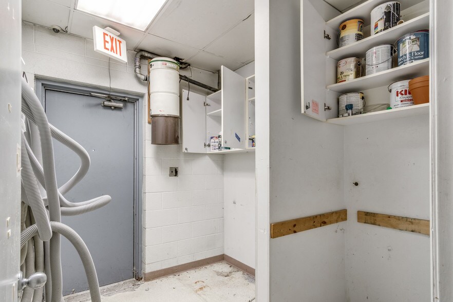 More Photos Of 5410 Allen Rd, Allen Park Medical For Sale