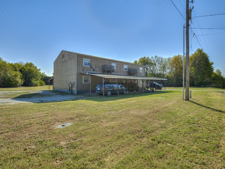 More Photos Of 940 N Ross Ave, Dewey Multifamily For Sale