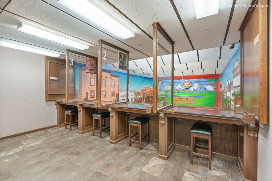 More Photos Of 10791 Oak St NE, Donald Showroom For Sale
