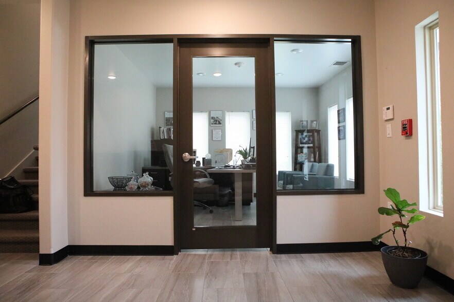 More Photos Of Greatwood Parkway, Sugar Land Office For Sale