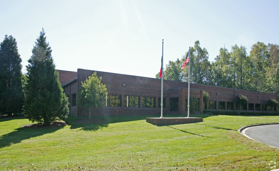 More Photos Of 729 Gallimore Dairy Rd, High Point Manufacturing For Lease
