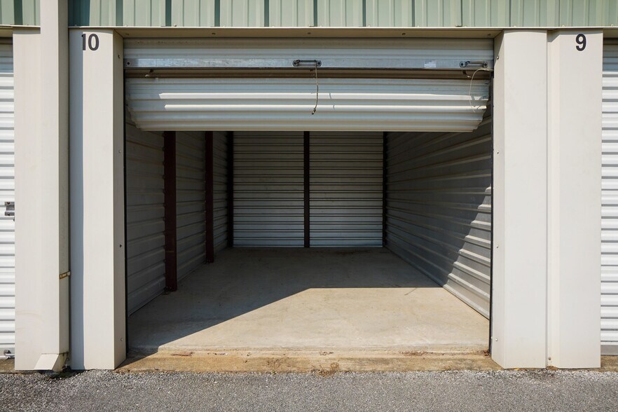 More Photos Of 175 Hertiage Dr, Holly Springs Specialty For Sale