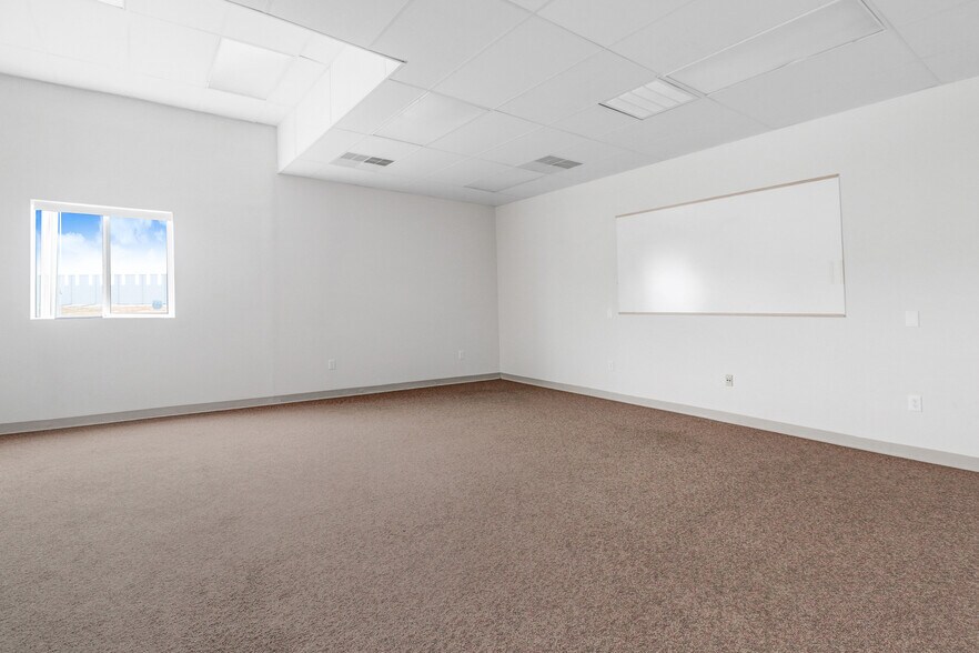 More Photos Of 1990 Woodridge Park Rd, Greenville Research And Development For Lease