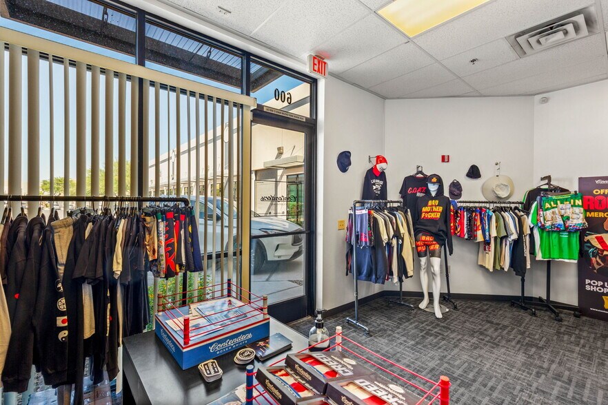 More Photos Of 4570 W Post Rd, Las Vegas Showroom For Lease