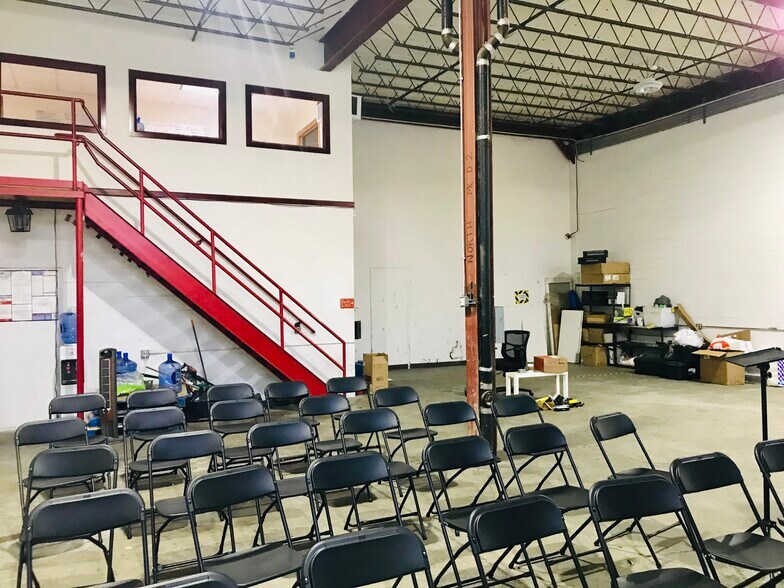 More Photos Of 48 Grattan St, Brooklyn Warehouse For Lease
