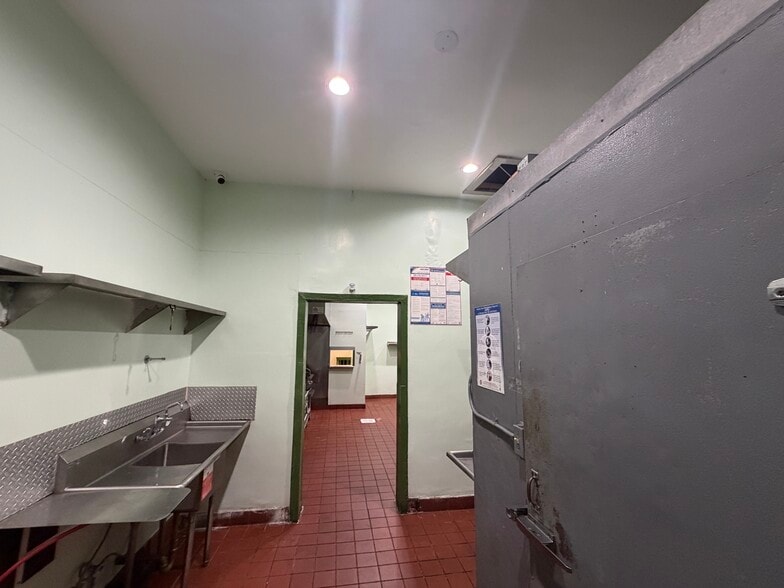 More Photos Of 1389-1391 Westwood Blvd, Los Angeles Storefront For Lease