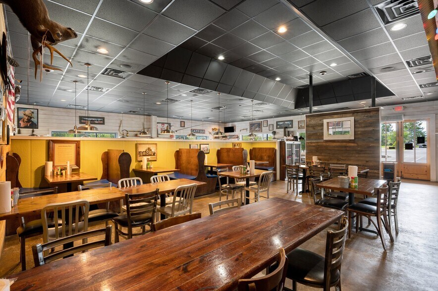 More Photos Of 1296 N Ferdon Blvd, Crestview Restaurant For Sale