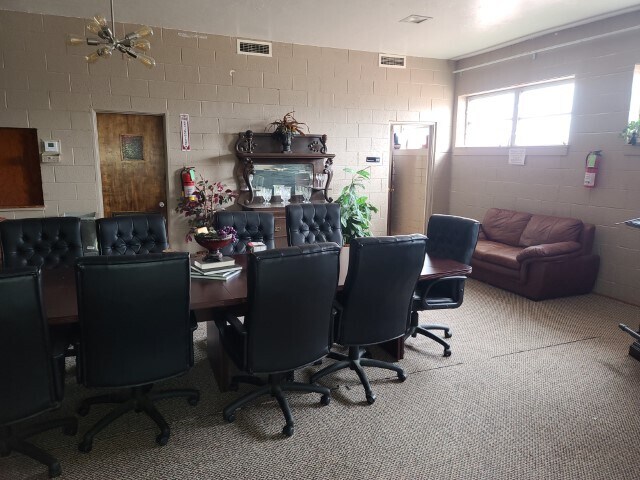 More Photos Of 120 S Echo St, Holdenville Bar For Sale