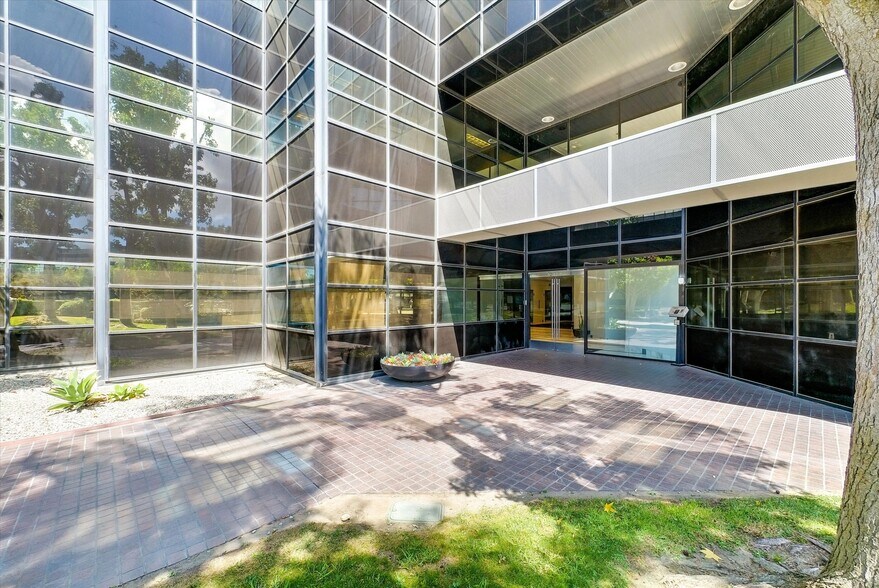 More Photos Of 1501 Hughes Way, Long Beach Office Residential For Lease