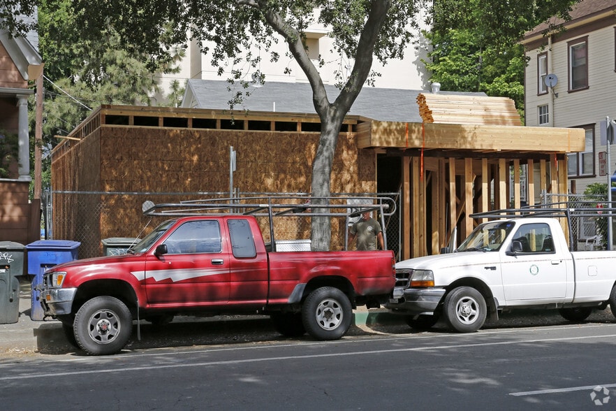 More Photos Of 1304-1306 19th St, Sacramento Office Residential For Sale
