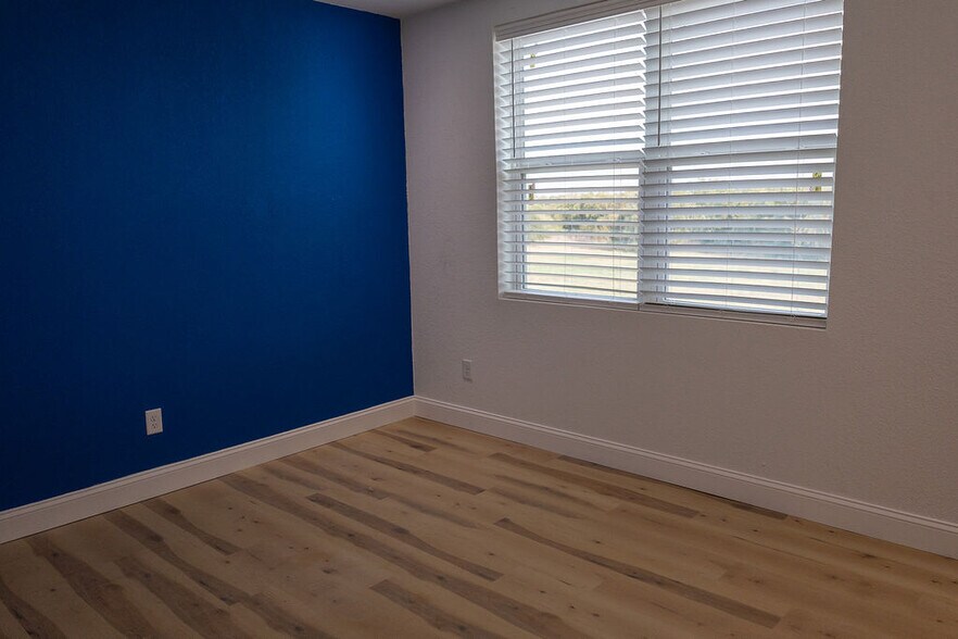 More Photos Of 6160 Mineral Wells Hwy, Weatherford Industrial For Lease