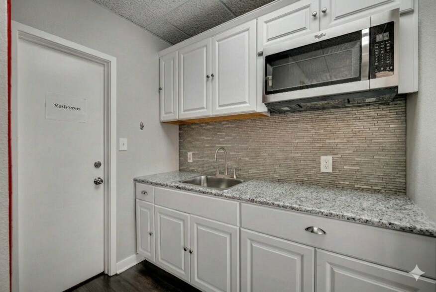 More Photos Of 11107 Wurzbach Rd, San Antonio Medical For Lease