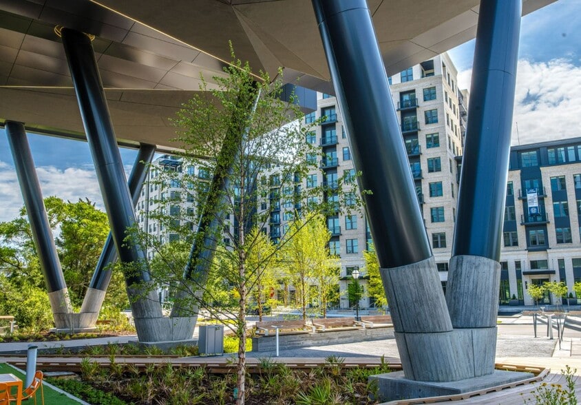 More Photos Of 850 Morrison Dr, Charleston Office For Lease