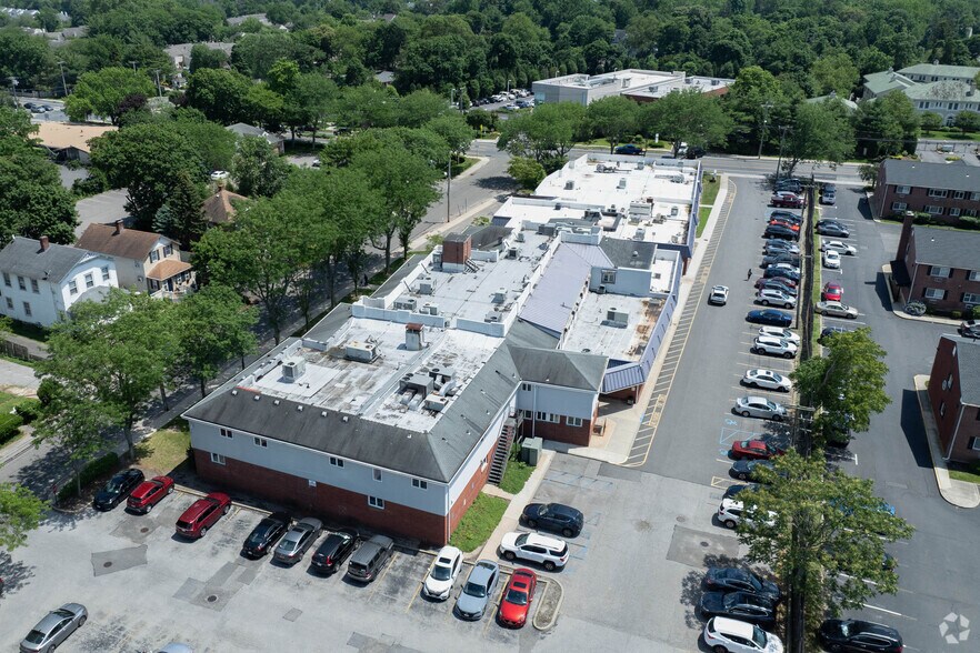 More Photos Of 375 E Main St, Bay Shore Medical For Lease