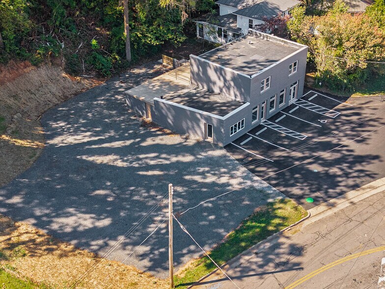 More Photos Of 600 Memorial Blvd, Martinsville Flex For Lease