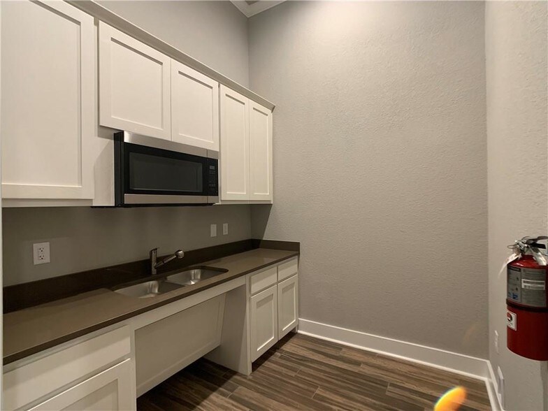 More Photos Of 5899 Preston Rd, Frisco Office For Sale