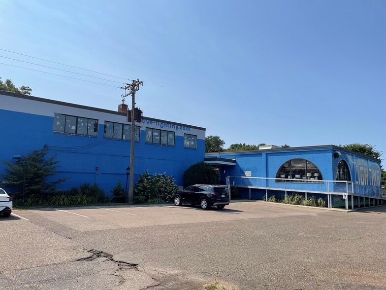 More Photos Of 1728 Concordia Ave, Saint Paul Showroom For Sale