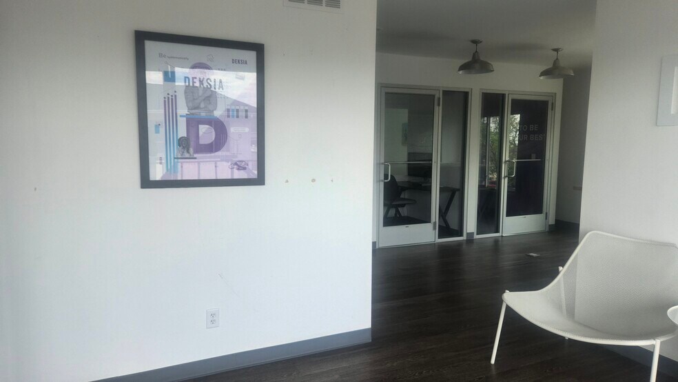 More Photos Of 5911 Meredith Dr, Urbandale Office For Lease