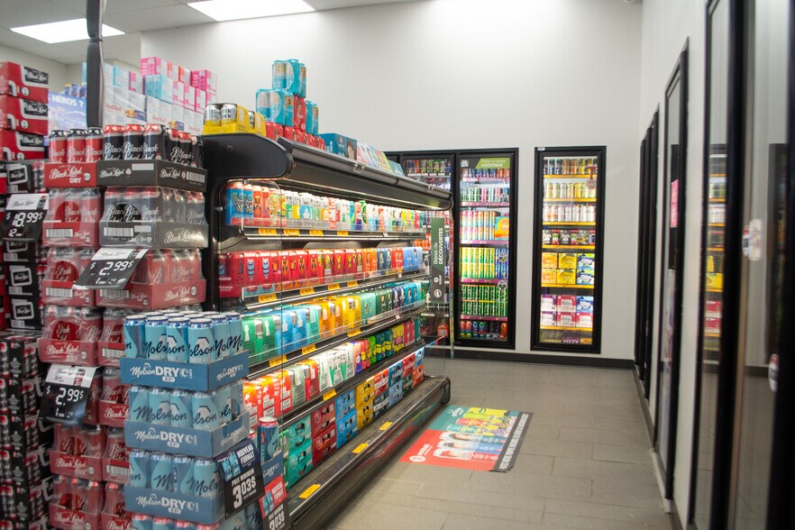 More Photos Of 680 Av Gilles-Villeneuve, Berthierville General Retail For Sale