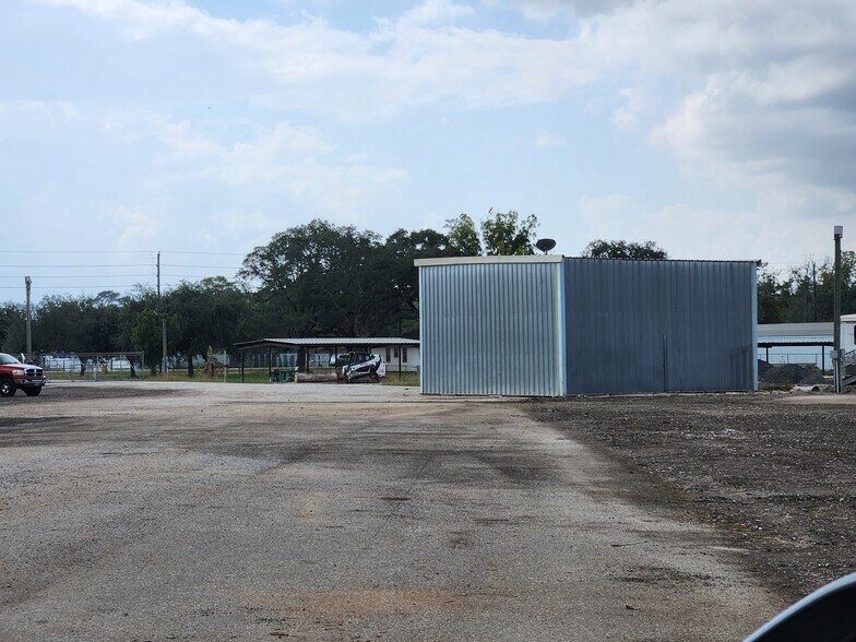 More Photos Of 8627 E Mt Houston Rd, Houston Warehouse For Lease