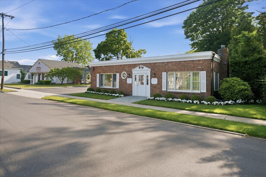 More Photos Of 33 Candee Ave, Sayville Medical For Lease