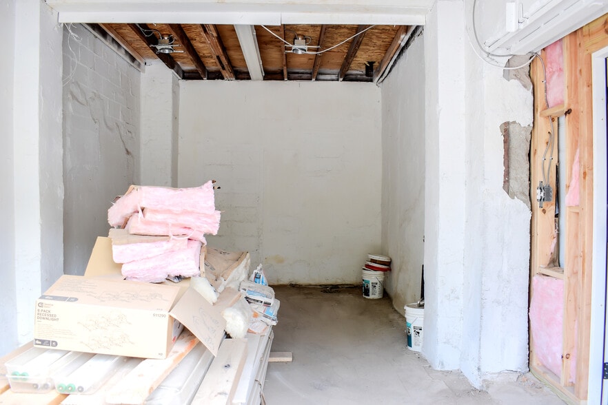 More Photos Of 5016 E 24th St, Kansas City Flex For Sale