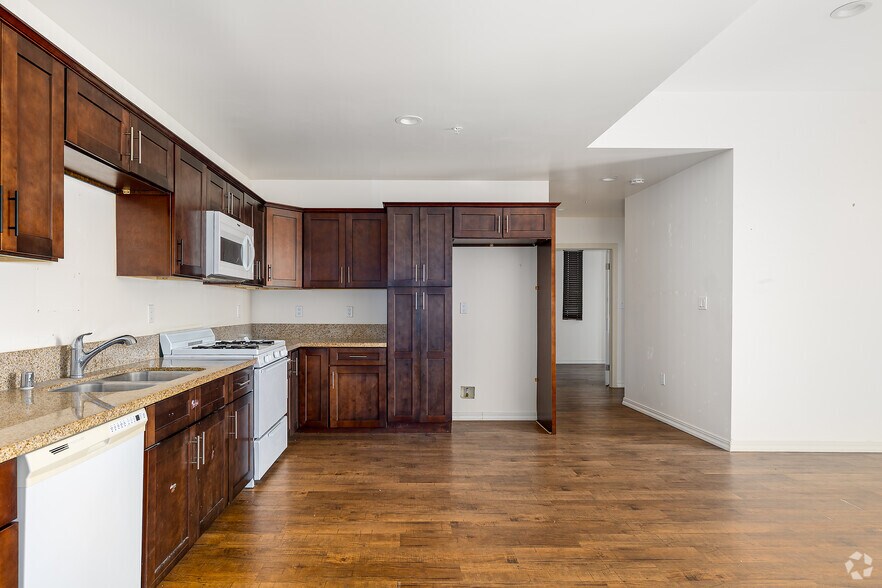 More Photos Of 14105 Chadron Ave, Hawthorne Apartments For Lease