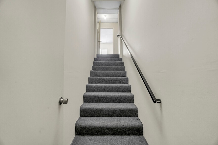 More Photos Of 4667 Rosecrans Ave, Hawthorne Light Manufacturing For Lease