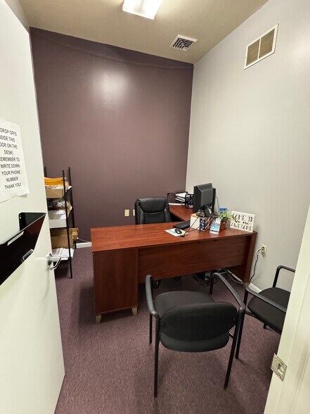 More Photos Of 684 W Main St, New Holland Office For Lease