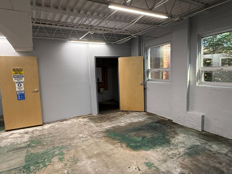 More Photos Of 53 Hancock St, Stratford Manufacturing For Lease