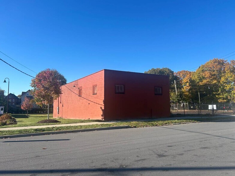 More Photos Of 22 Pershing Ave, Poughkeepsie Warehouse For Sale